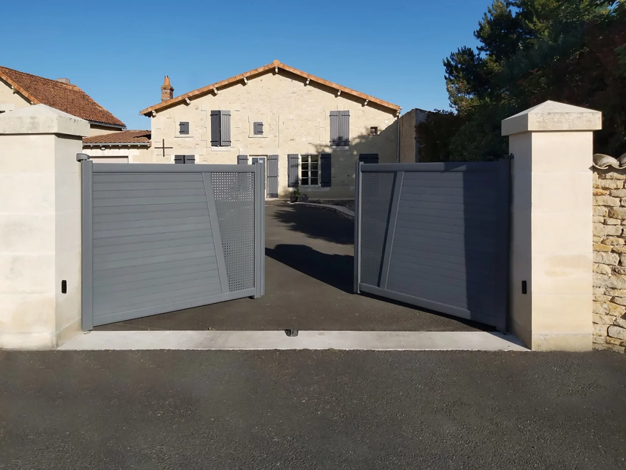 portail-battant-aluminium-Malinao-HD-4