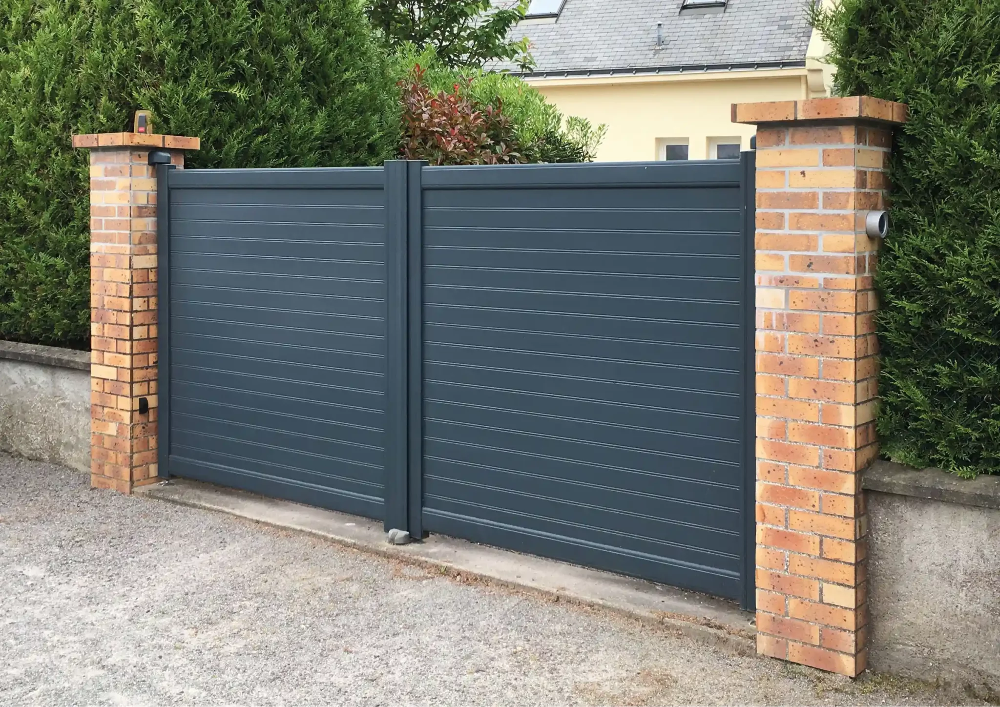 portail-battant-aluminium-Nanda-HD-8